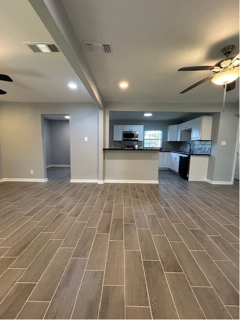922 W 11th St, Freeport, TX 77541 - photo 4