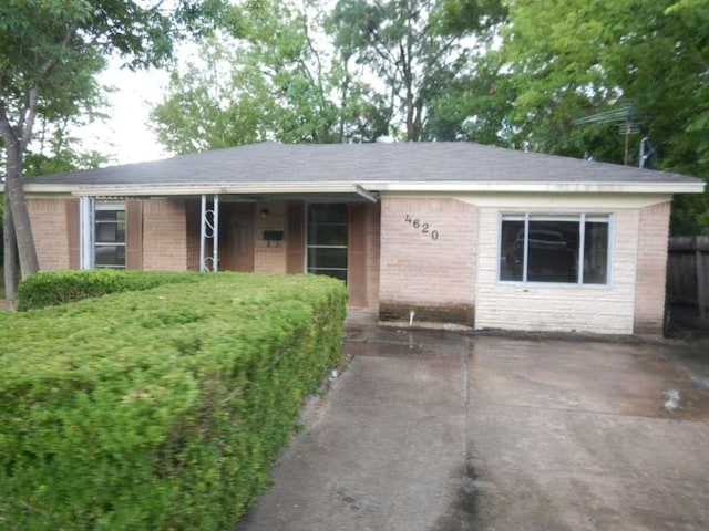4620 Werner St, Houston, TX 77022 - photo 1