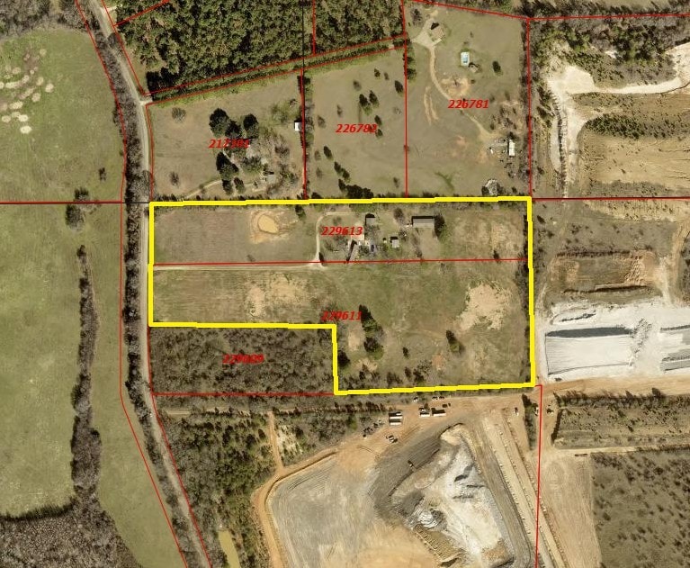 1401 Robbins Rd, Athens, TX 75751 - photo 1