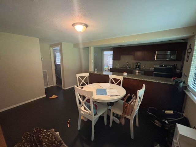 10626 Waukegan Rd, Conroe, TX 77306 - photo 5