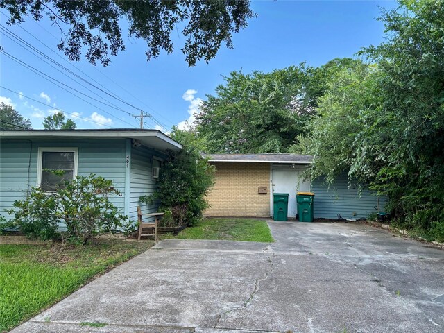 401 Honeysuckle Dr, La Marque, TX 77568 - photo 1