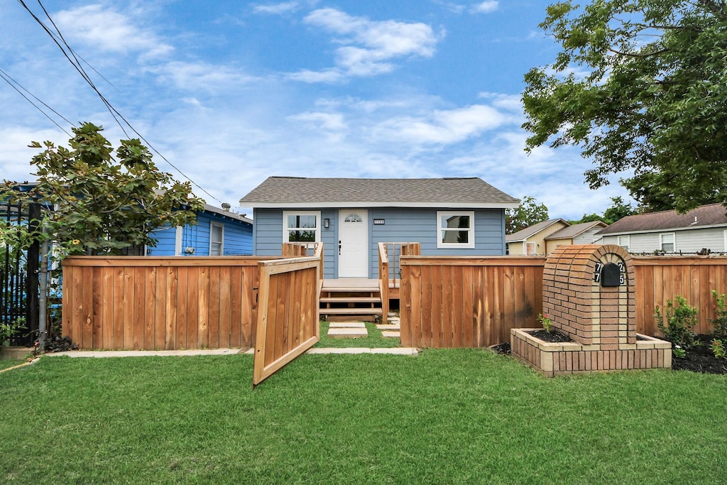 7725 Ave H, Houston, TX 77012 - photo 1