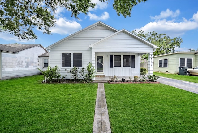 1108 Alvin St, El Campo, TX 77437 - photo 1