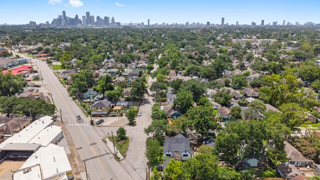 1102 Winston St, Houston, TX 77009 - photo 8