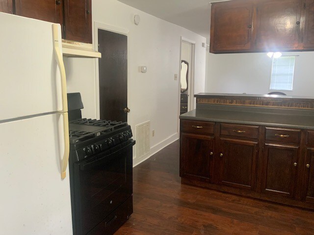 850 Slade St, Coldspring, TX 77331 - photo 10