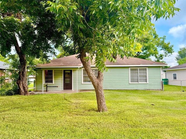 307 Sayles St, Brenham, TX 77833 - photo 2