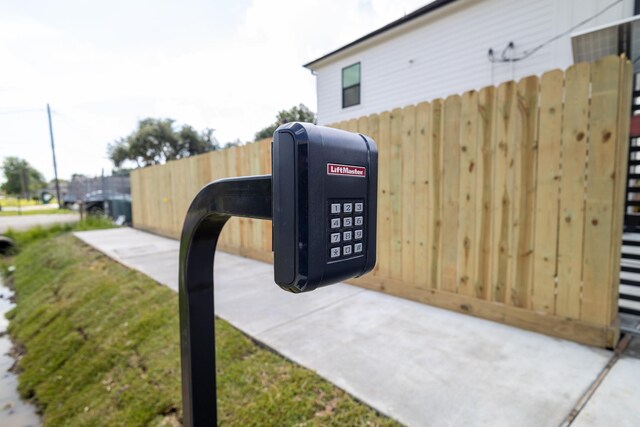 5036 Mallow St, Houston, TX 77033 - photo 3