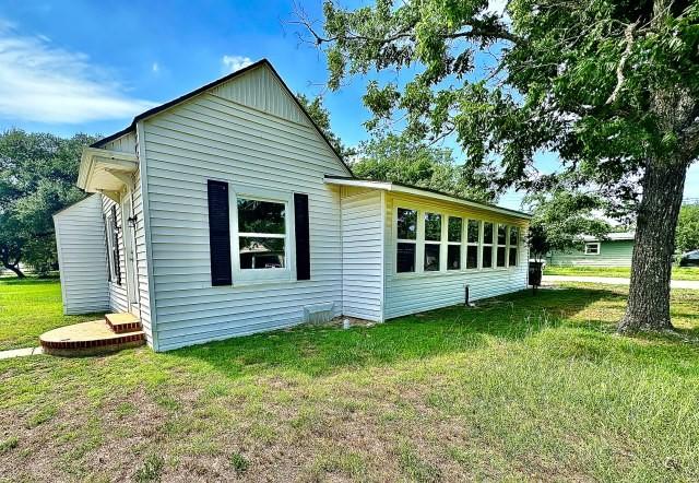 312 2nd St, Cuero, TX 77954 - photo 2
