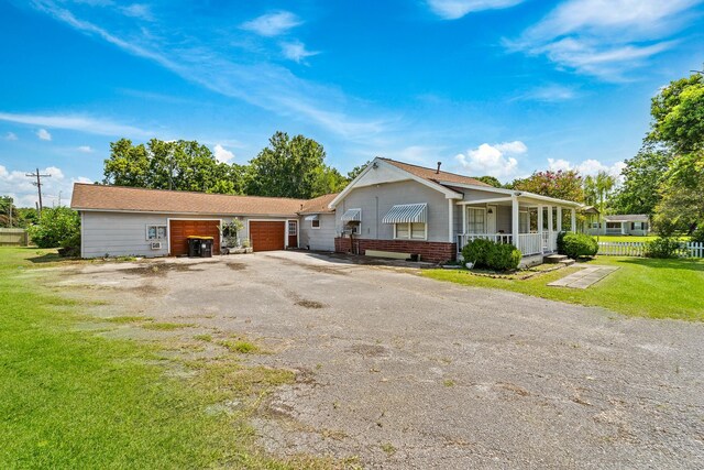 401 Lee Ave, Anahuac, TX 77514 - photo 4