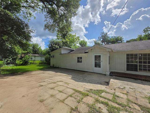9621 Sweetwater Ln, Houston, TX 77037 - photo 1