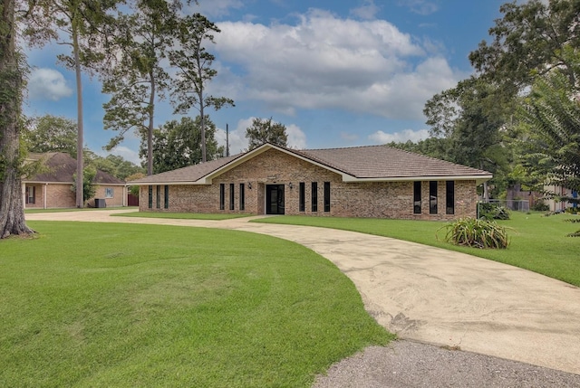 12511 Cherry Point Dr, Mont Belvieu, TX 77535 - photo 2