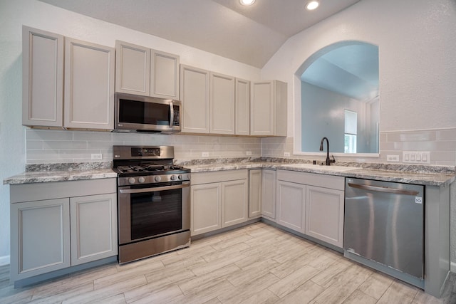 3209 Carriage Cove Ct, Dickinson, TX 77539 - photo 5