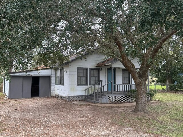 313 Magnolia Ave, West Columbia, TX 77486 - photo 2