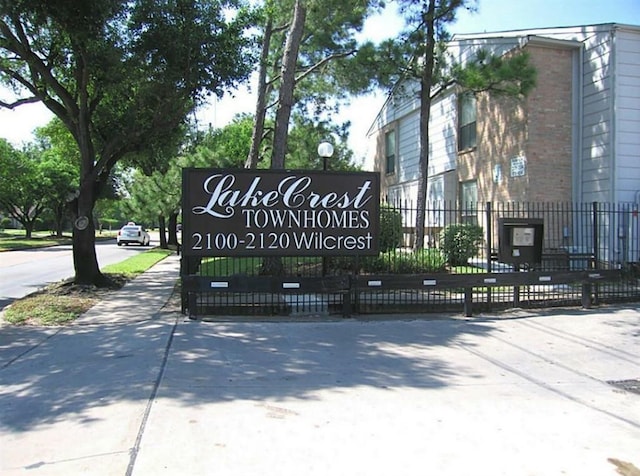 2100 Wilcrest Dr Unit 204, Houston, TX 77042 - photo 1