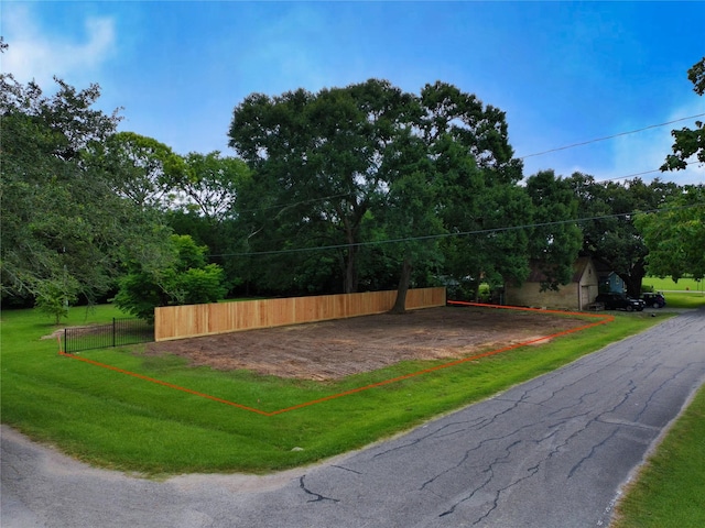 1425 W Blum St, Alvin, TX 77511 - photo 1