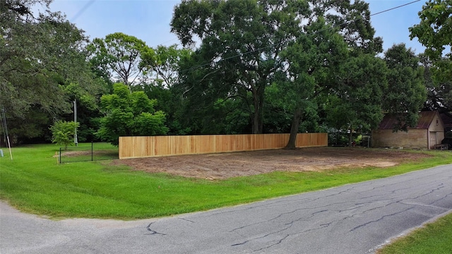 1425 W Blum St, Alvin, TX 77511 - photo 2