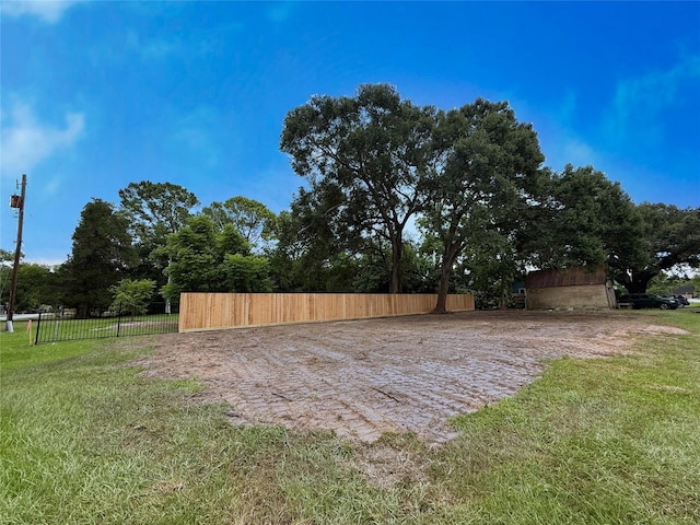 1425 W Blum St, Alvin, TX 77511 - photo 5