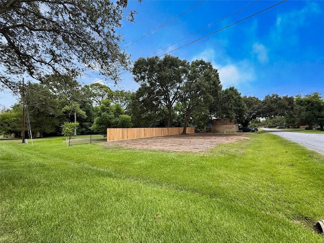 1425 W Blum St, Alvin, TX 77511 - photo 7