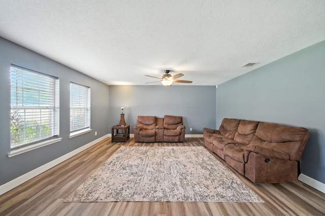 11925 Miller Cir, Conroe, TX 77302 - photo 6