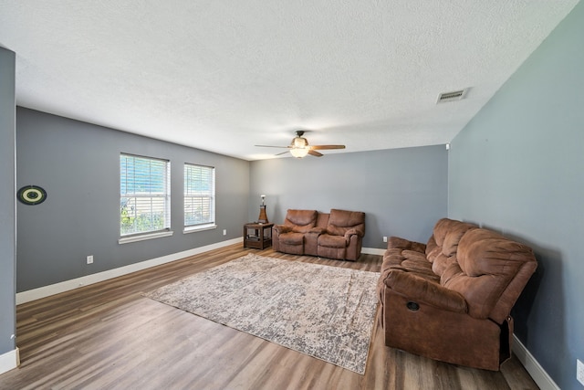 11925 Miller Cir, Conroe, TX 77302 - photo 7