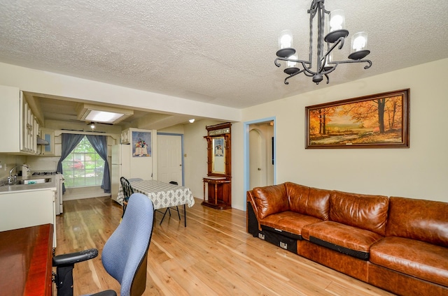 1927 Dormstom Ln, Houston, TX 77088 - photo 4