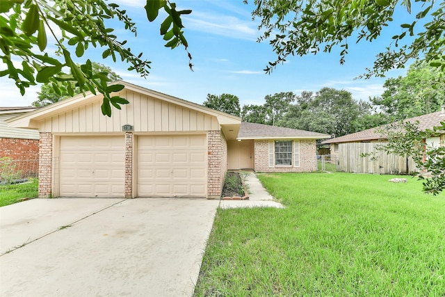 720 S 5th St, La Porte, TX 77571 - photo 1