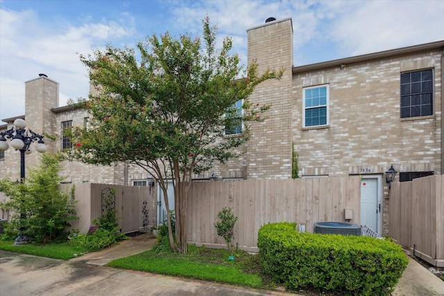 2898 Holly Hall St Unit 2898, Houston, TX 77054 - photo 2