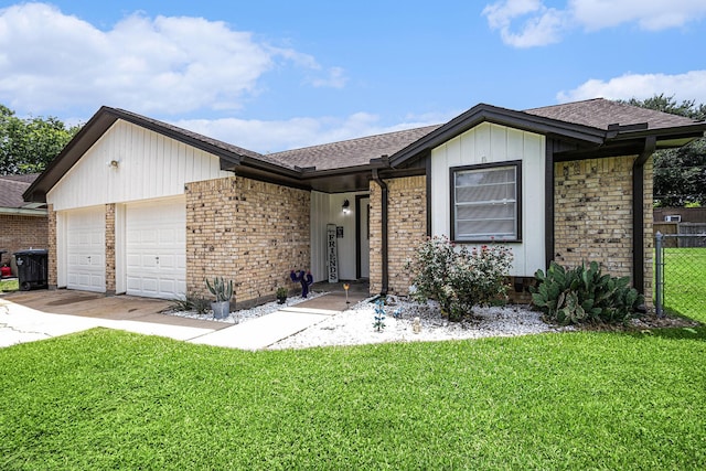1722 Sherwood Cir, Alvin, TX 77511 - photo 1