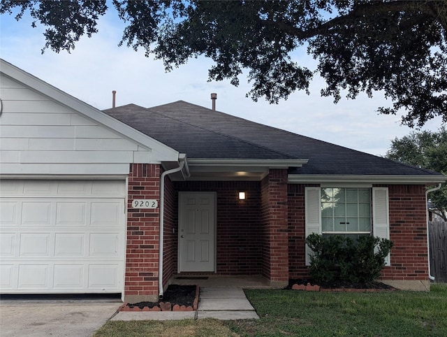 9202 Aberdeen Lake Dr, Houston, TX 77095 - photo 2