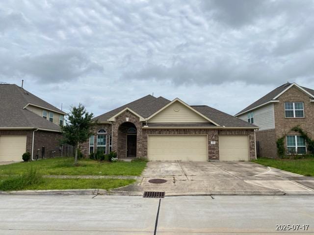 325 Burgundy Dr, Alvin, TX 77511 - photo 1