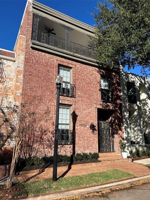 7530 Chevy Chase Dr, Houston, TX 77063 - photo 1