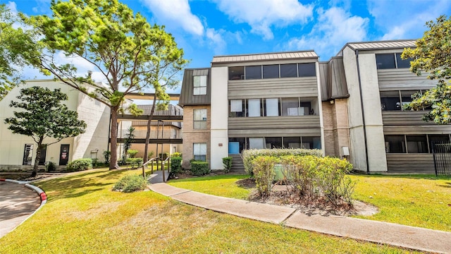 3035 Walnut Bend Ln Unit 35, Houston, TX 77042 - photo 1