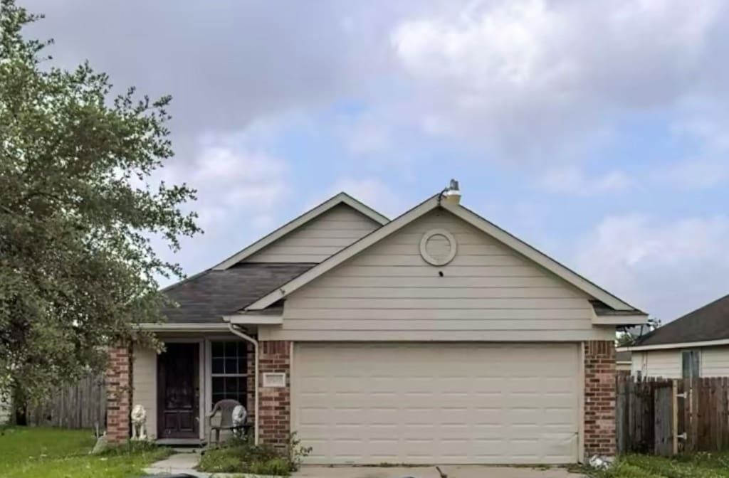 12427 Clara Hills Ln, Houston, TX 77044 - photo 1