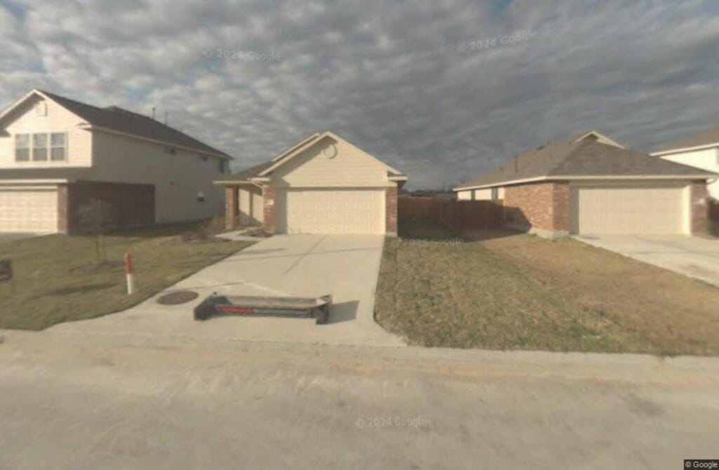 12427 Clara Hills Ln, Houston, TX 77044 - photo 2
