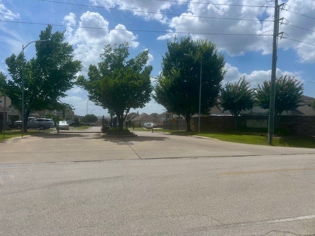 10827 Windfern Lakes St, Houston, TX 77064 - photo 17