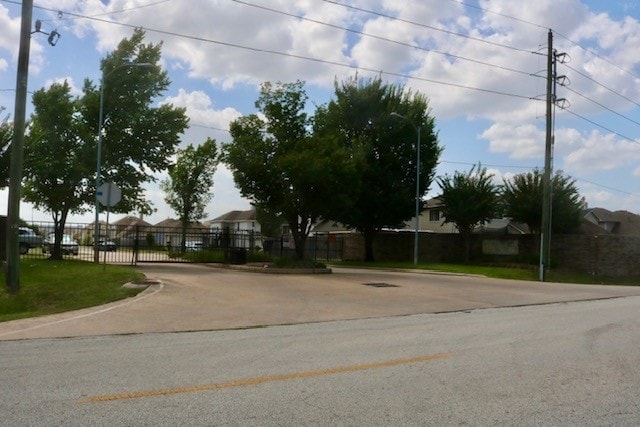 10827 Windfern Lakes St, Houston, TX 77064 - photo 18