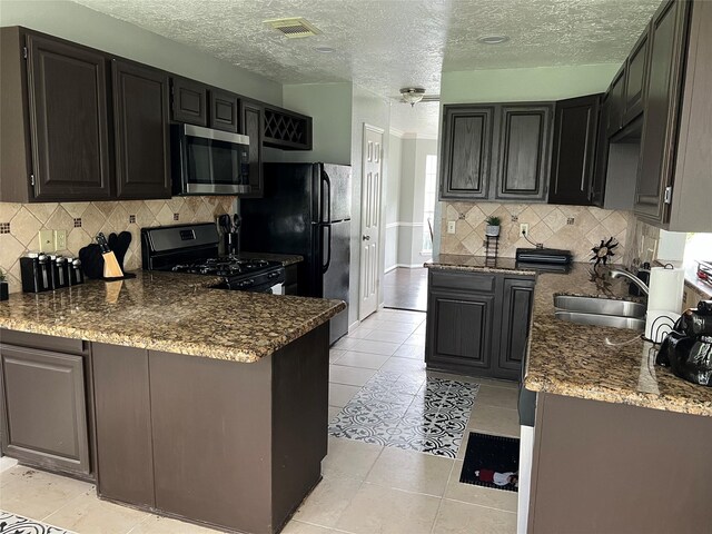 1410 Quiet Green Ct, Houston, TX 77062 - photo 3
