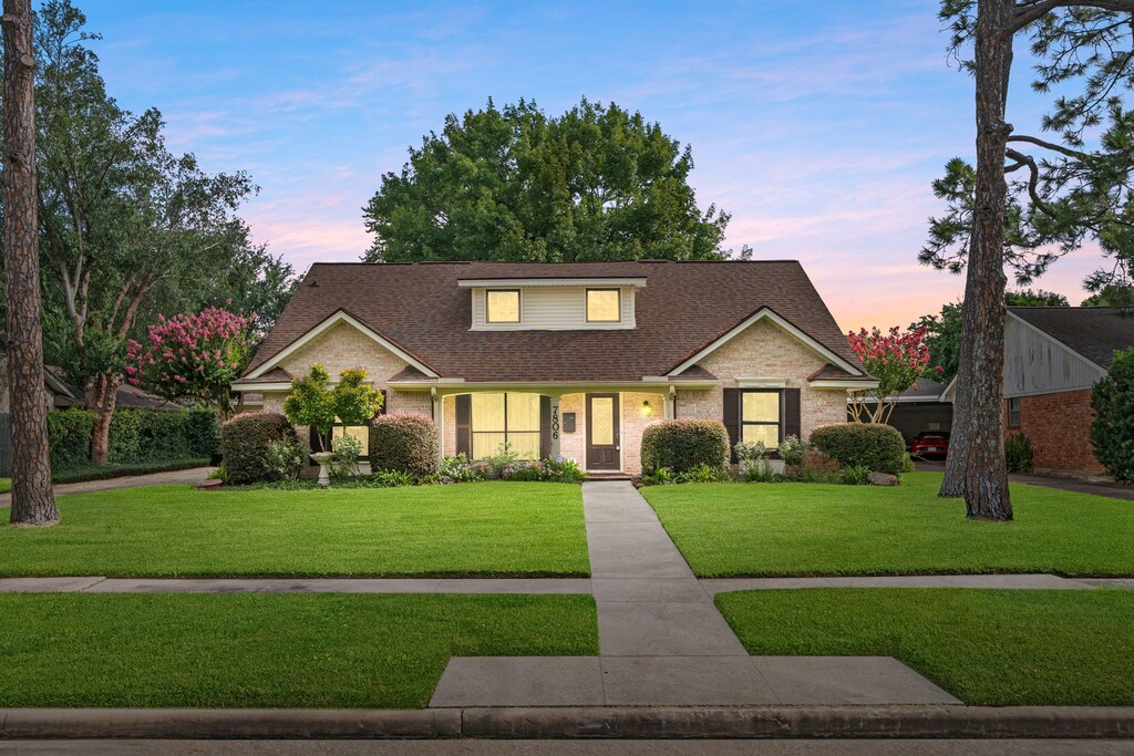7806 Hornwood Dr, Houston, TX 77036 - photo 1