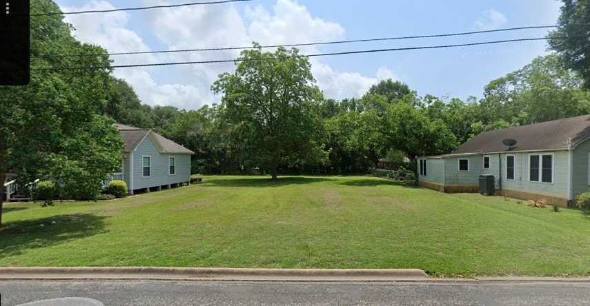 500 E Watt St, El Campo, TX 77437 - photo 1