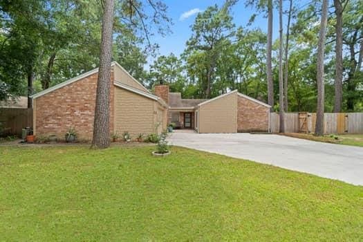33 Crystal Lake Ln, The Woodlands, TX 77380 - photo 1