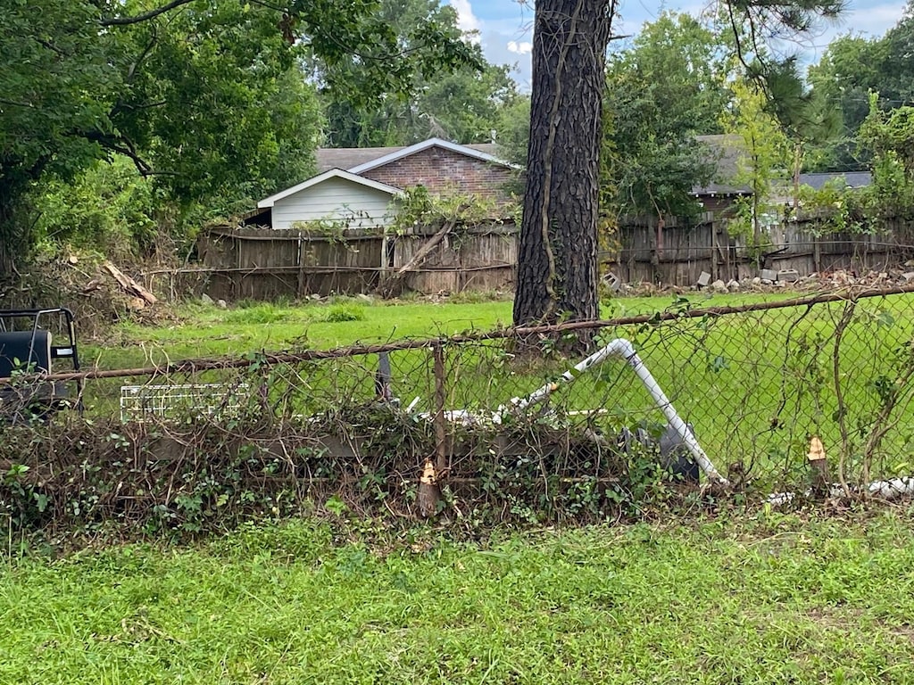 8001 Flintridge Dr, Houston, TX 77028 - photo 2