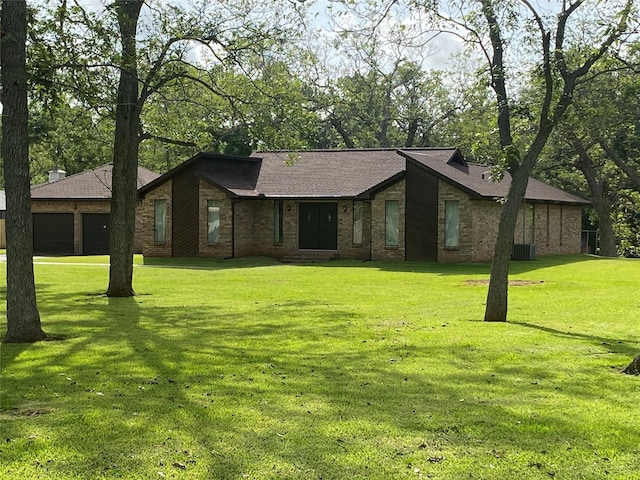 127 Woodcrest St, Clute, TX 77531 - photo 1