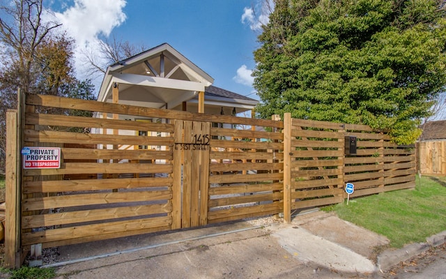 1415 E 31st St, Houston, TX 77022 - photo 20