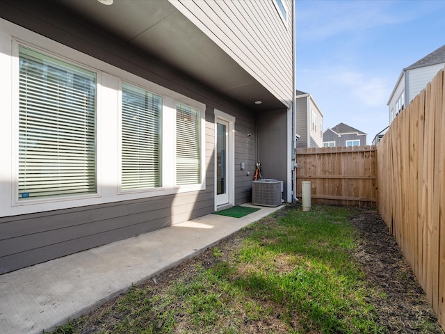 8411 Berry Brush Ln, Houston, TX 77022 - photo 32