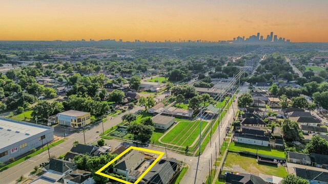 706 72nd St, Houston, TX 77011 - photo 4