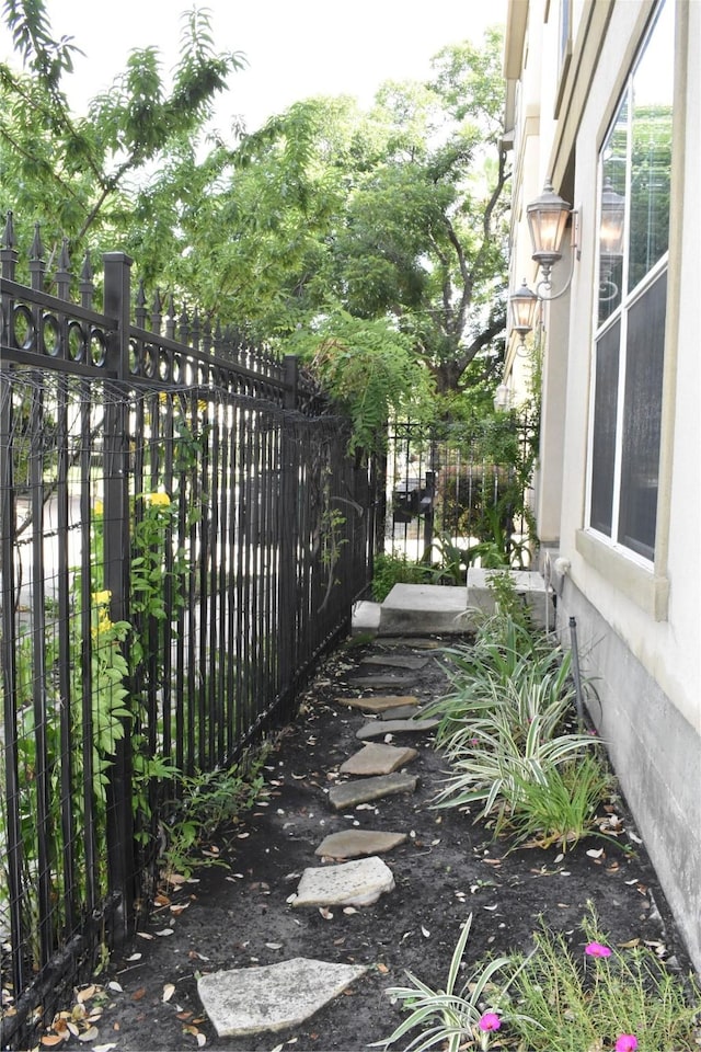 418 Fowler St, Houston, TX 77007 - photo 14