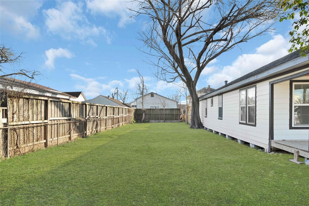7816 Ave F, Houston, TX 77012 - photo 1