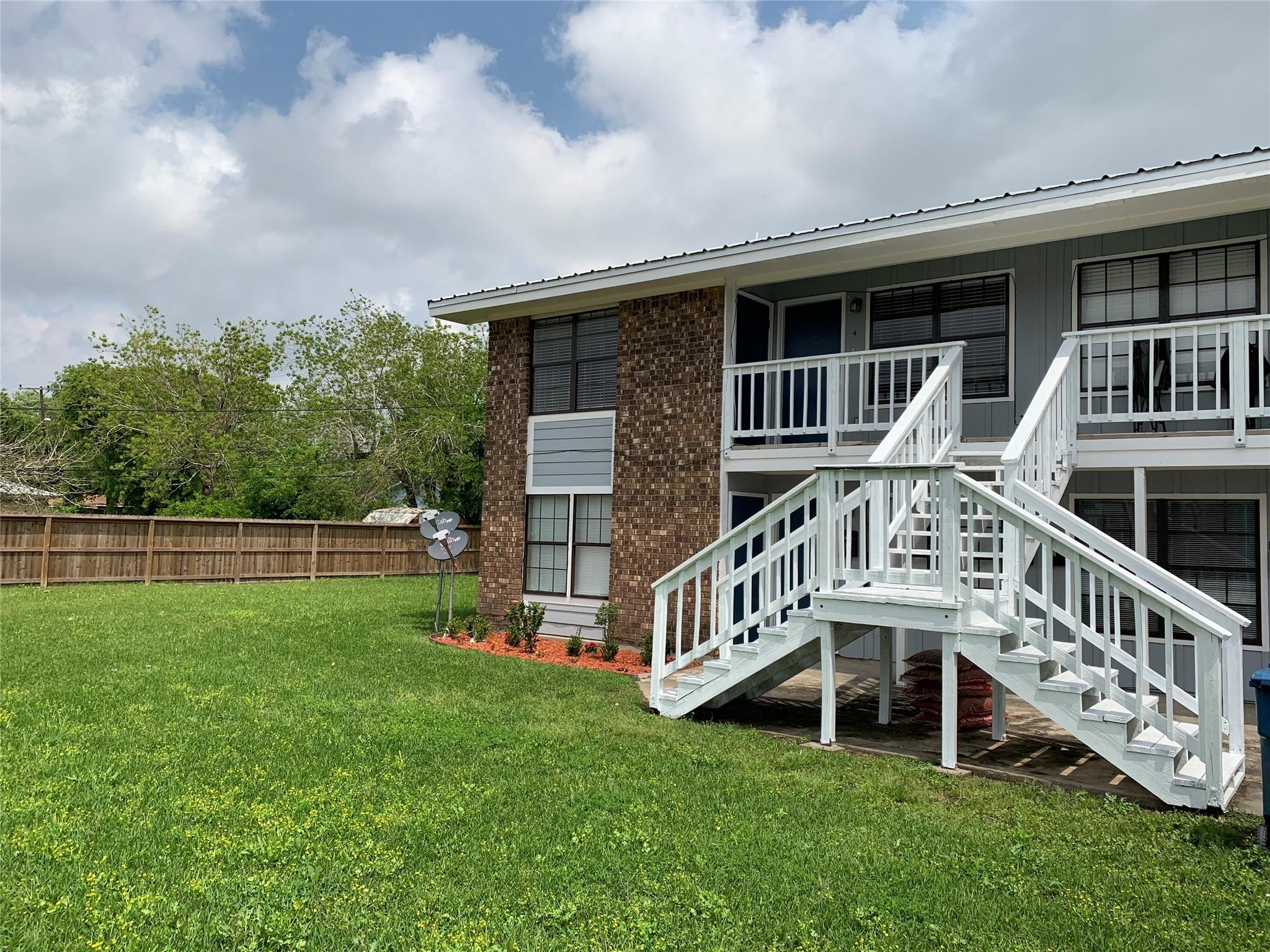 1601 Meadowview Dr, Port Lavaca, TX 77979 - photo 3