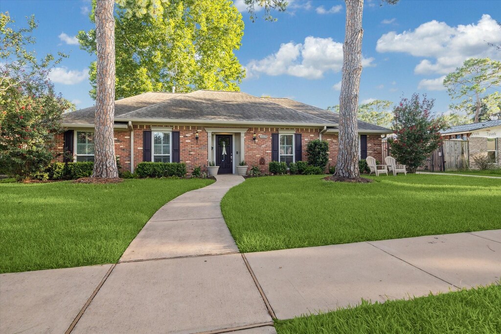 10619 Inwood Dr, Houston, TX 77042 - photo 1