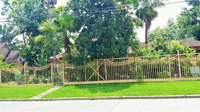 612 Gale St, Houston, TX 77009 - photo 1